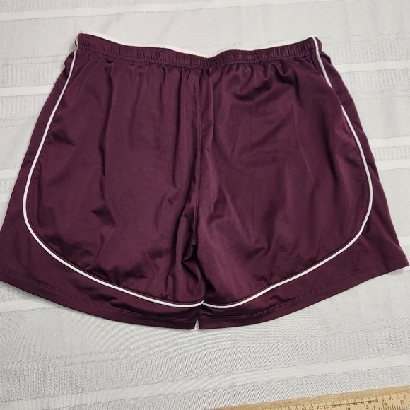 Athleta purple gym shorts Size Medium 5in inseam EUC - Picture 4 of 7